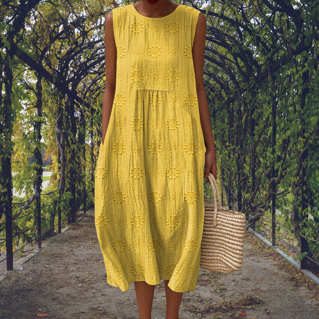 Women's Sleeveless Textured Polka Dot Midi Dress – source image 3