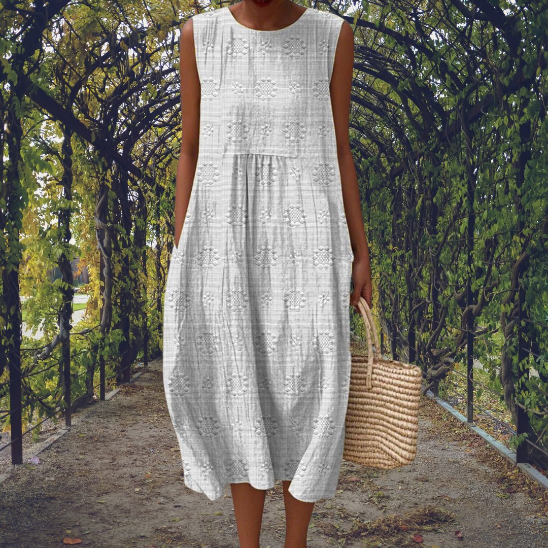 Women's Sleeveless Textured Polka Dot Midi Dress – source image 4