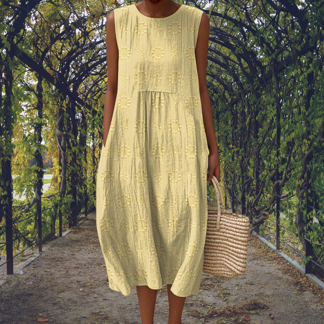 Women's Sleeveless Textured Polka Dot Midi Dress – source image 7
