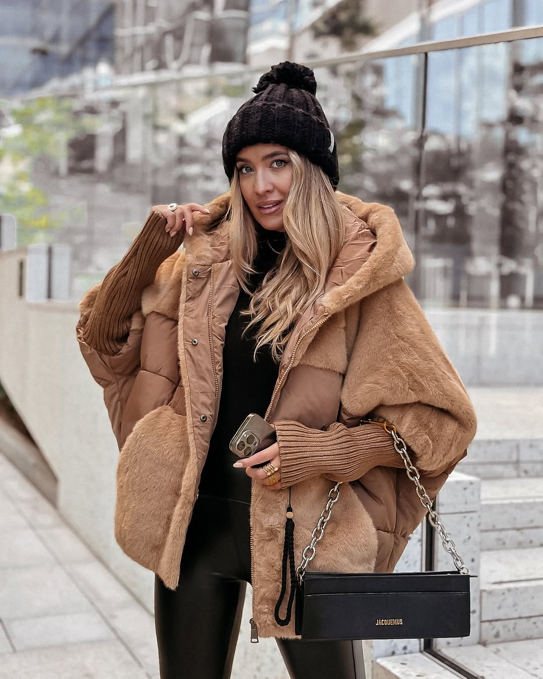 Arianna | Giacca imbottita trapuntata oversize da donna con cappuccio e bordino effetto montone